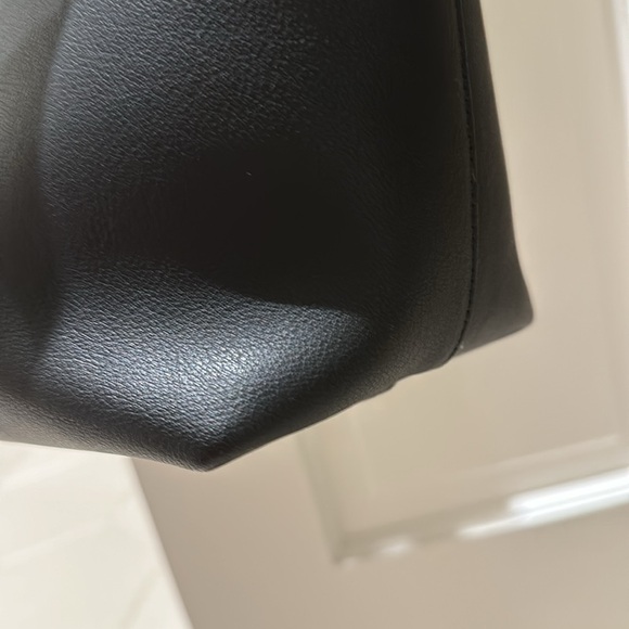 Authentic YSL east west shopping bag tote in smooth black leather - Picture 7 of 14